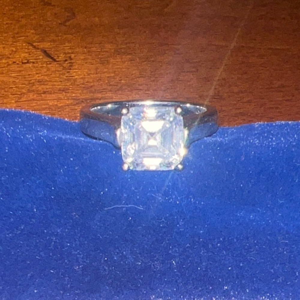 Sterling Silver Ring with moissanite Clear Gemstone. Size 7.